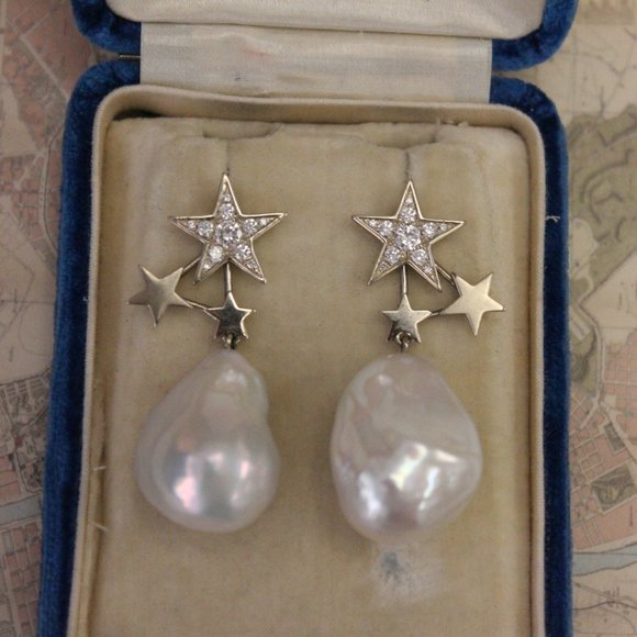 18k White Gold, Diamond and Pearl Earrings - Picture 5 of 6